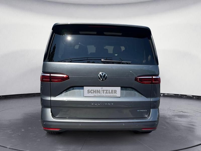 Second-hand VW Multivan Life 150 CP (110 kW) 2022 Gri Monovolum