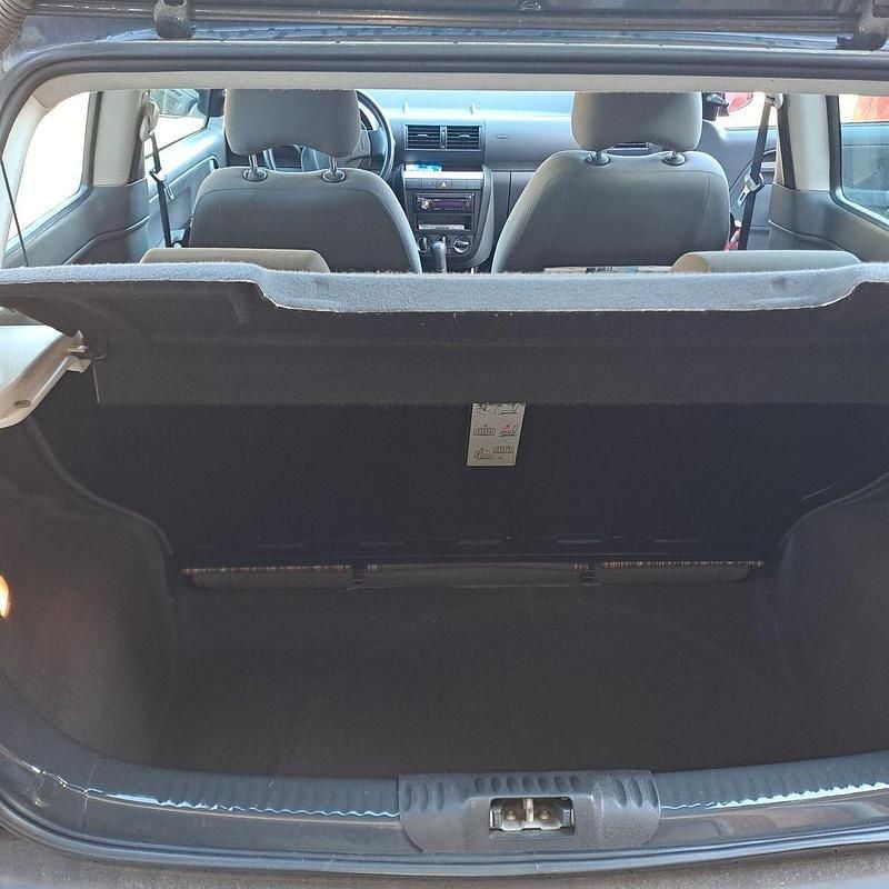 Gebraucht VW Fox 55 PS (40 kW) 2010 Grau Kleinwagen