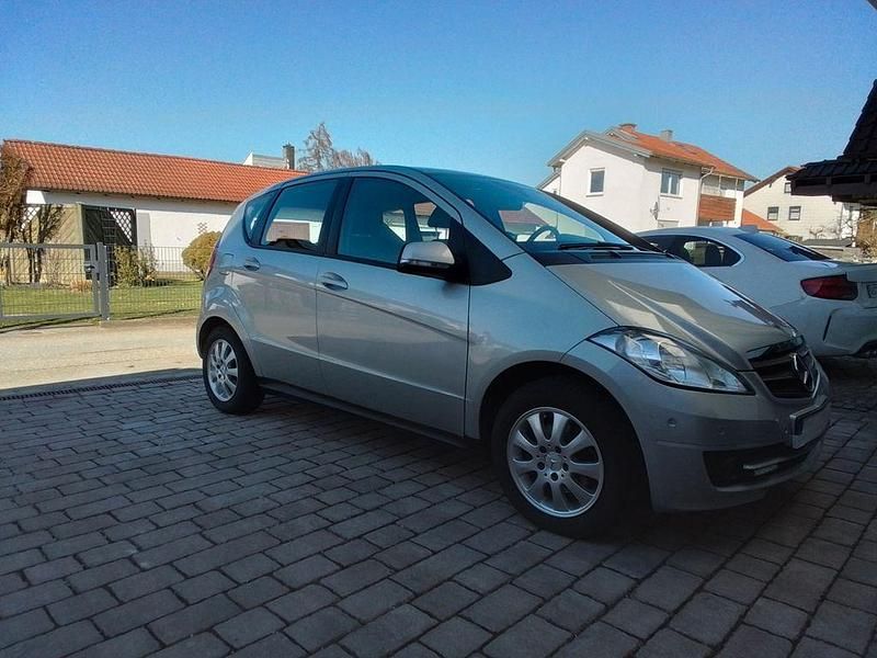 Gebraucht Mercedes A160 95 PS (69 kW) 2010 Silber Van / Kleinbus
