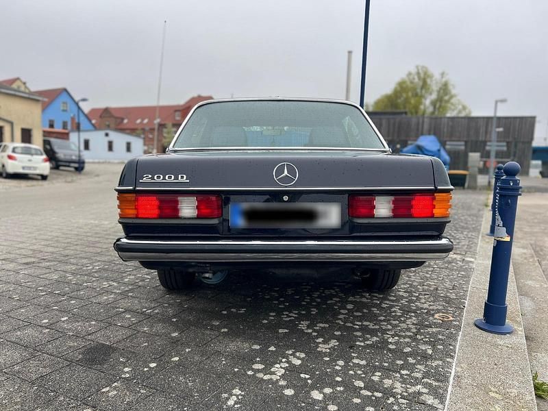 Gebraucht Mercedes 200 60 PS (44 kW) 1982 Blau Limousine