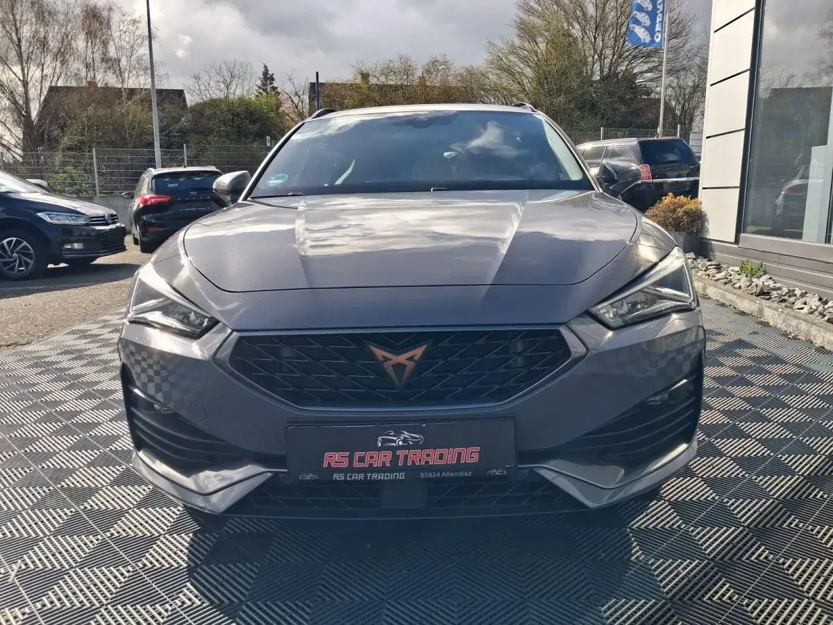 Używany Cupra Leon VZ 150 KM (110 kW) 2023 Szary Kombi