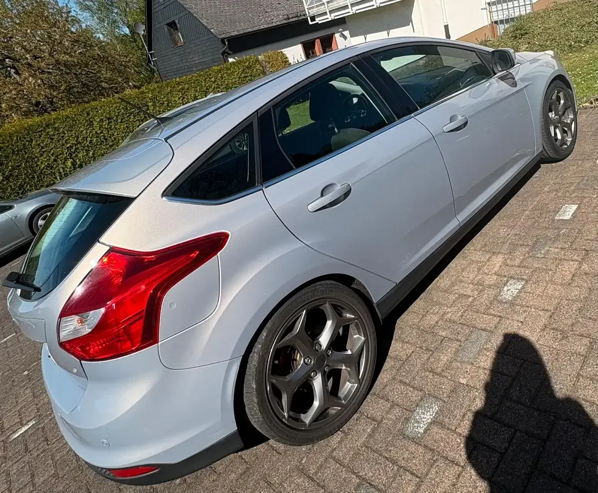 Gebraucht Ford Focus 150 PS (110 kW) 2012 Silber Limousine