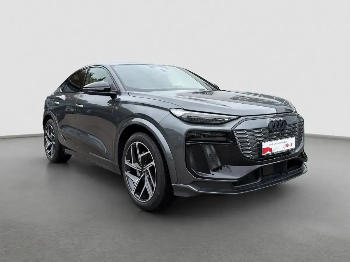 Gebraucht Audi Q6 Sportback e-tron Comfort 284 kW (387 PS) 2025 Grau SUV