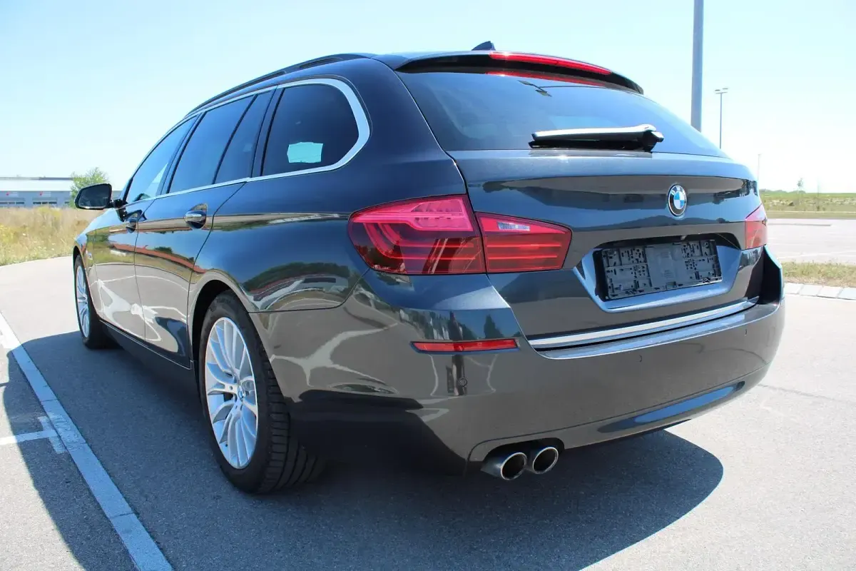 Gebraucht BMW 520 Luxury Line 190 PS (139 kW) 2015 Grau Kombi