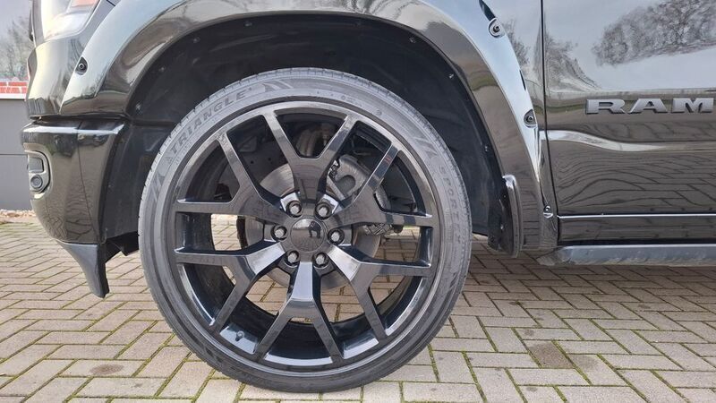 Gebraucht Dodge Ram 401 PS (294 kW) 2021 Schwarz Pickup