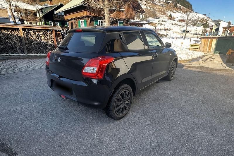 Gebraucht Suzuki Swift Comfort 90 PS (66 kW) 2019 Schwarz Kleinwagen