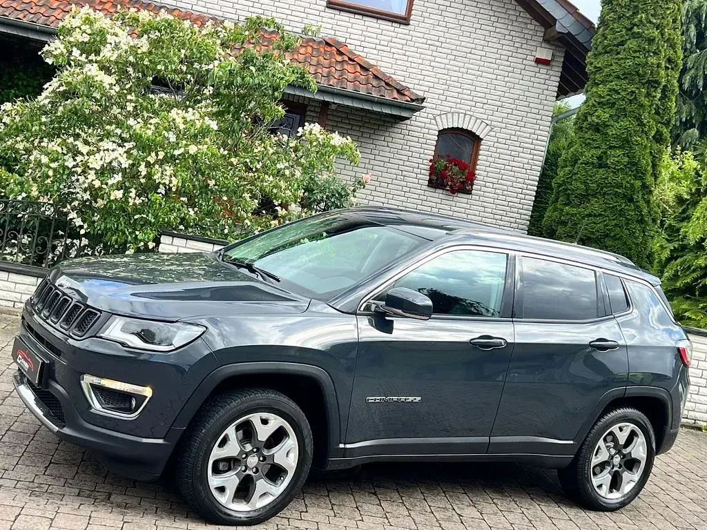 Gebraucht Jeep Compass Limited 140 PS (102 kW) 2018 Grau SUV