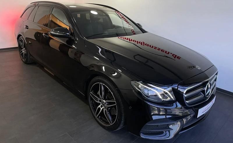 Schwarz Gebraucht 2020 Mercedes E220 AMG line Kombi | 21.500 € (Guter Preis) - Bild 1/4