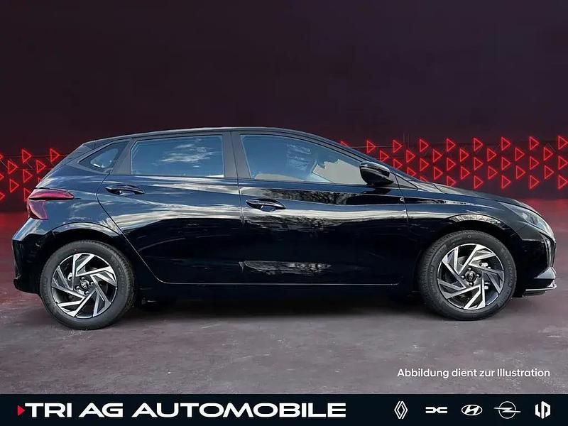 Gebraucht Hyundai i20 Trend 101 PS (74 kW) 2024 Phantom black / met Limousine