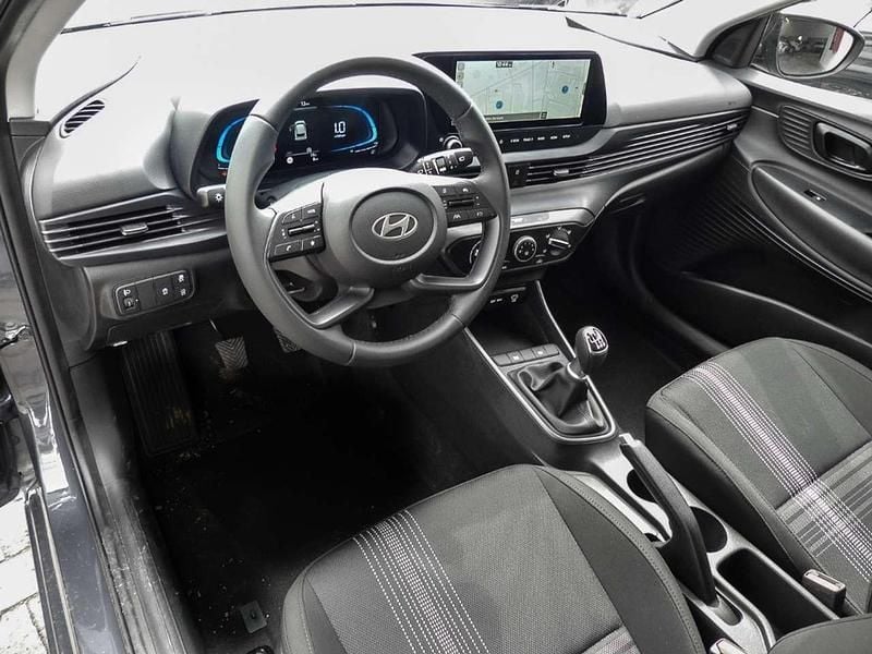 Neu Hyundai i20 Select 101 PS (74 kW) 2025 Aurora grey Kleinwagen