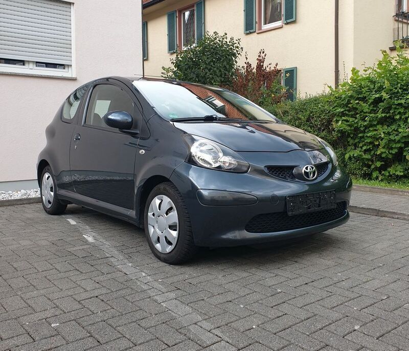 Silber Gebraucht 2008 Toyota Aygo Kleinwagen | 3.300 € (Etwas zu teuer) - Bild 1/4