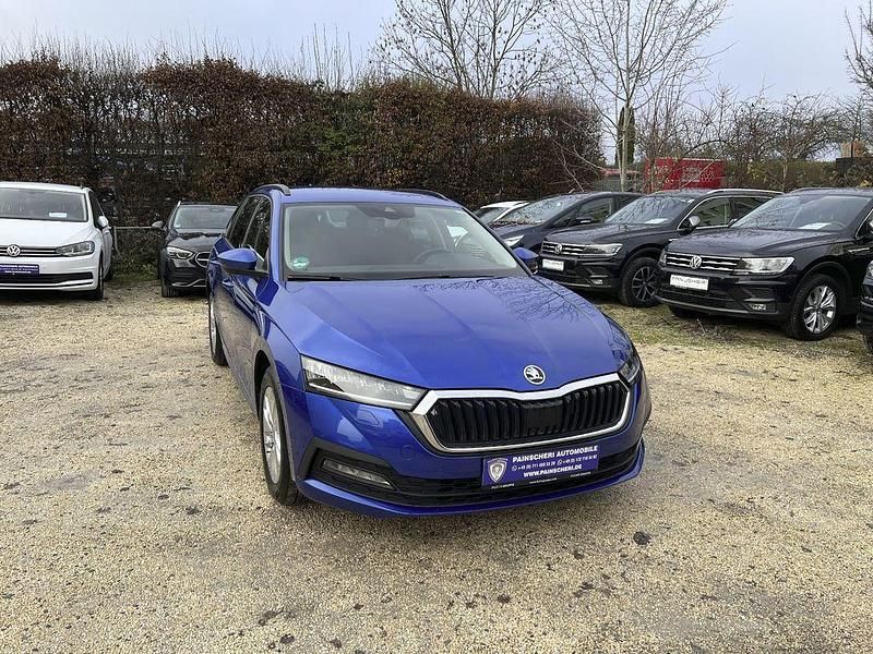 Modra race/race blue Gebraucht 2022 Skoda Octavia Ambition Kombi | 17.899 € (Guter Preis) - Bild 1/4