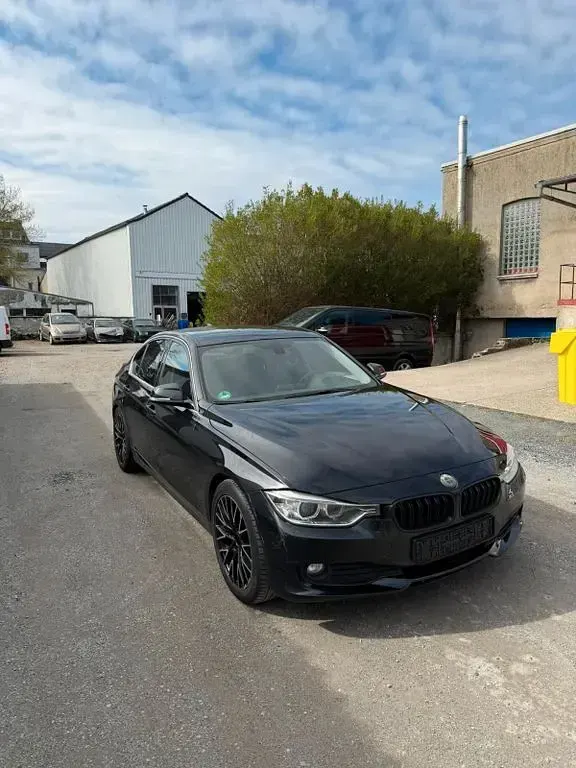 Gebraucht BMW 320 Efficient Dynamics 163 PS (119 kW) 2013 Schwarz Limousine
