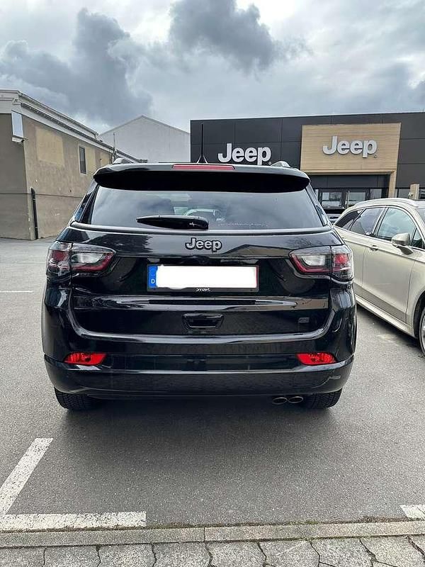 Gebraucht Jeep Compass 150 PS (110 kW) 2022 Schwarz SUV