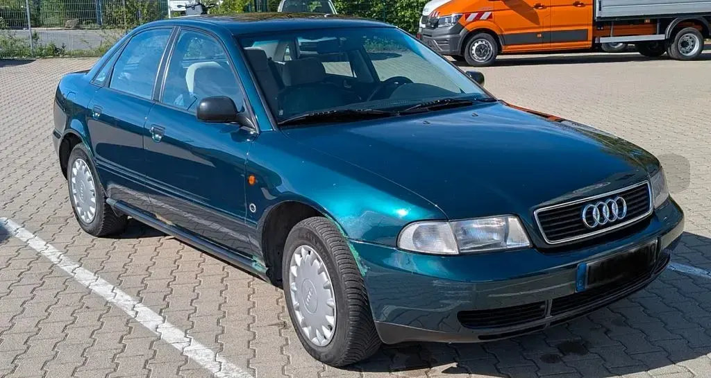 Używany Audi A4 101 KM (74 kW) 1995 Zielony Sedan/Limuzyna
