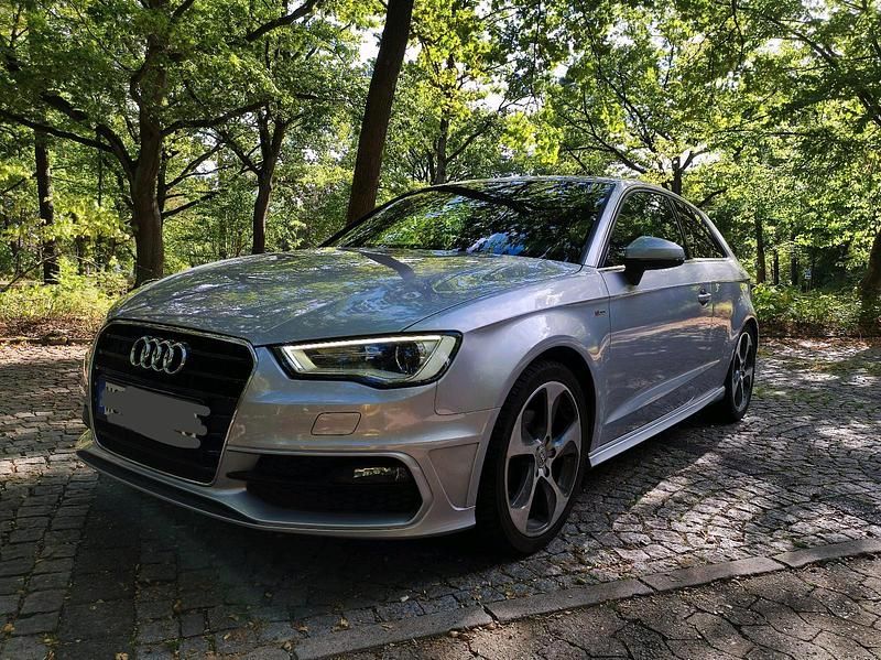 Silber Gebraucht 2014 Audi A3 Ambition Limousine | 12.900 € (Superpreis) - Bild 1/4