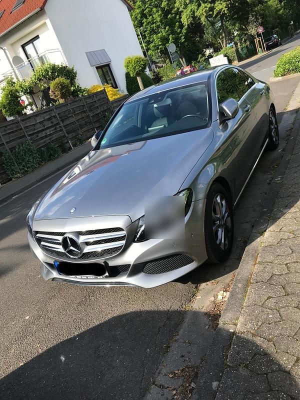 Grau Gebraucht 2016 Mercedes 200 Avantgarde Limousine | 17.500 € (Etwas zu teuer) - Bild 1/4
