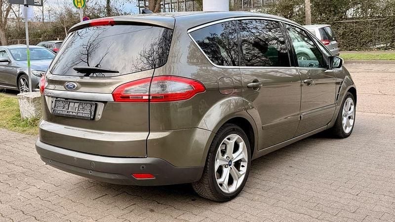 Gebraucht Ford S-MAX Titanium 136 PS (100 kW) 2011 Braun Van / Kleinbus