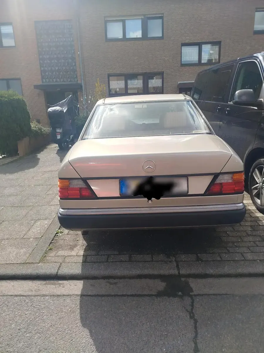 Gebraucht Mercedes E230 136 PS (100 kW) 1990 Beige Limousine