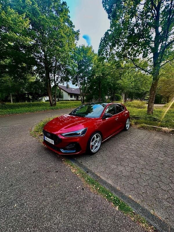 Gebraucht Ford Focus ST 280 PS (205 kW) 2024 Rot Limousine