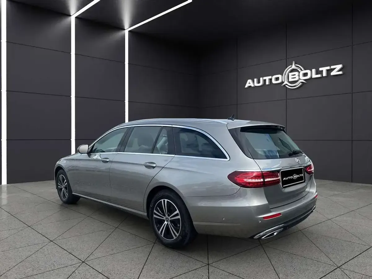 Gebraucht Mercedes E220 Avantgarde 200 PS (147 kW) 2022 Silber Kombi