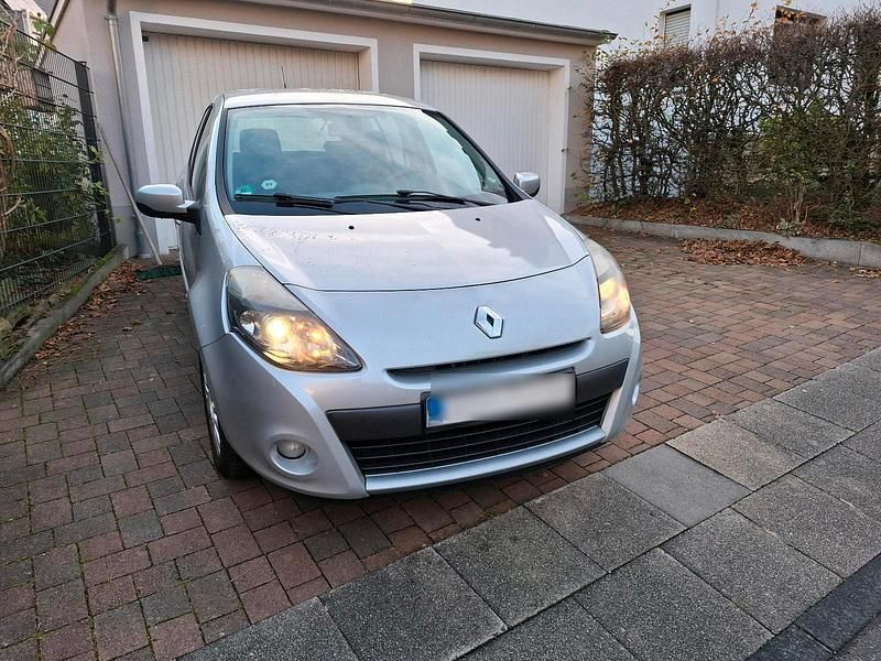 Silber Gebraucht 2009 Renault Clio II Kleinwagen | 3.100 € (Fairer Preis) - Bild 1/4