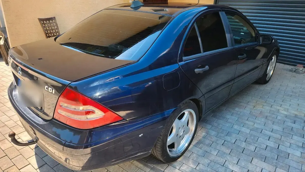 Gebraucht Mercedes C220 143 PS (105 kW) 2003 Blau Limousine