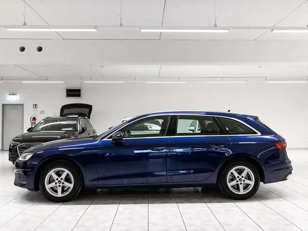 Gebraucht Audi A4 Basis 163 PS (119 kW) 2024 Navarrablau metallic Kombi
