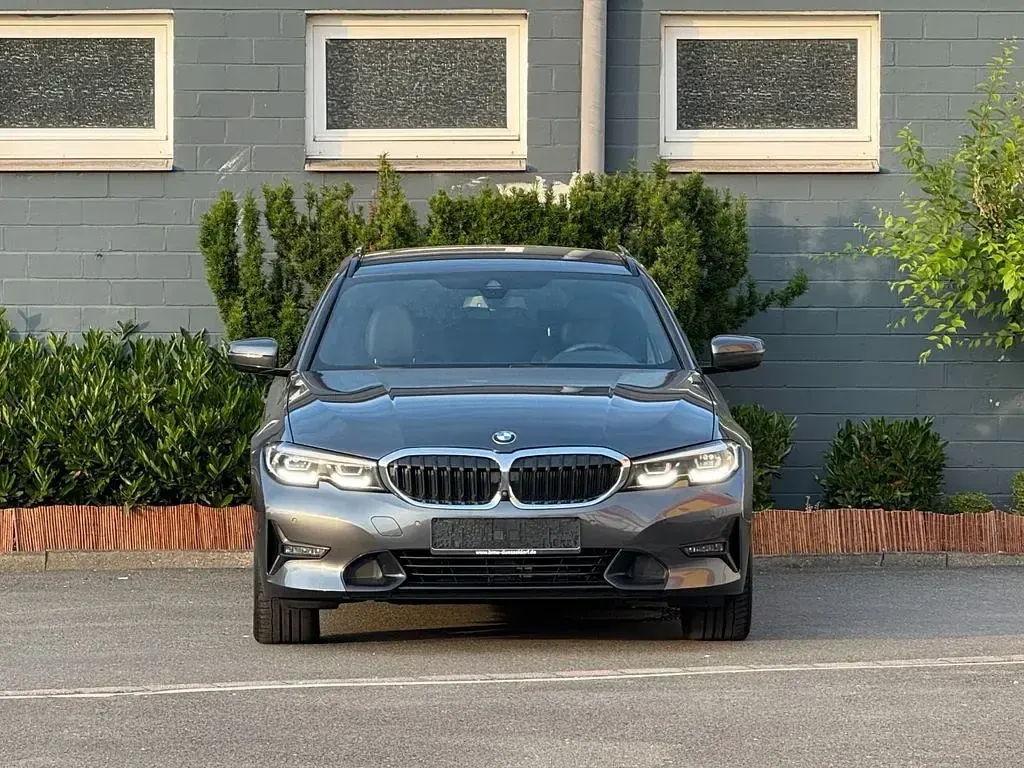 Gebraucht BMW 318 M Sport 150 PS (110 kW) 2020 Grau Kombi