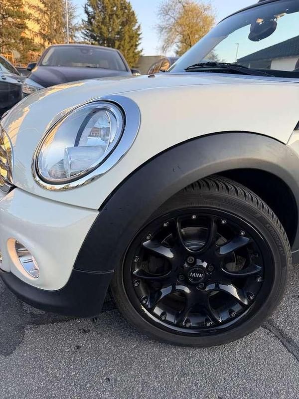 Gebraucht Mini Cooper Cabriolet 122 PS (89 kW) 2011 Pepper white Cabrio