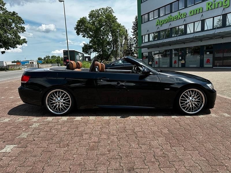 Gebraucht BMW 335 Cabriolet 306 PS (225 kW) 2007 Schwarz Cabrio