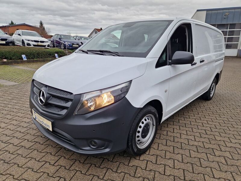 Weiß Gebraucht 2019 Mercedes Vito Van / Kleinbus | 15.790 € (Fairer Preis) - Bild 1/4