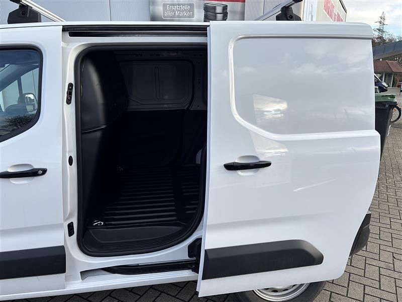 Gebraucht Opel Combo Basis 110 PS (80 kW) 2025 Weiß Van