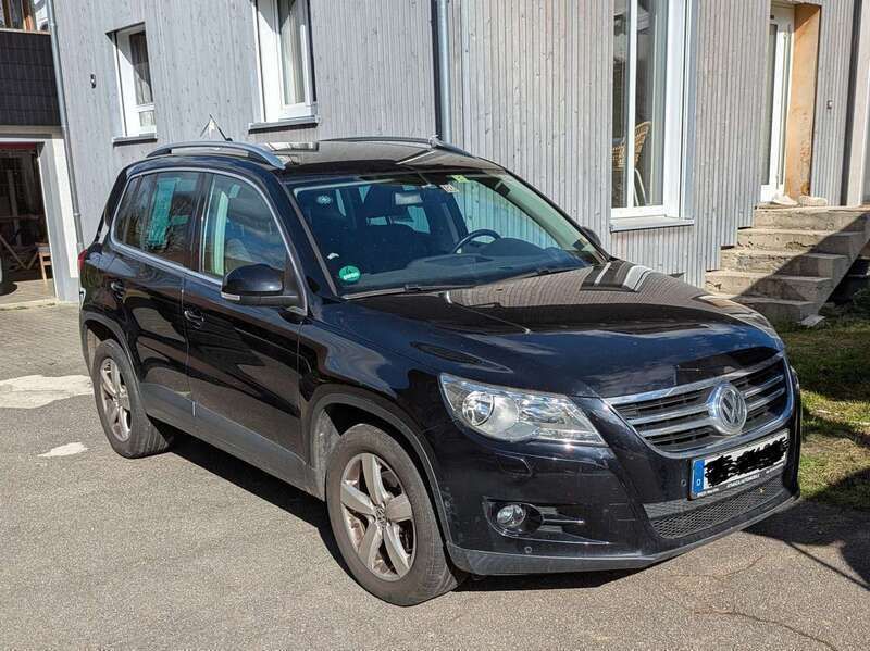 Schwarz Gebraucht 2010 VW Tiguan Team SUV | 8.999 € (Fairer Preis) - Bild 1/4