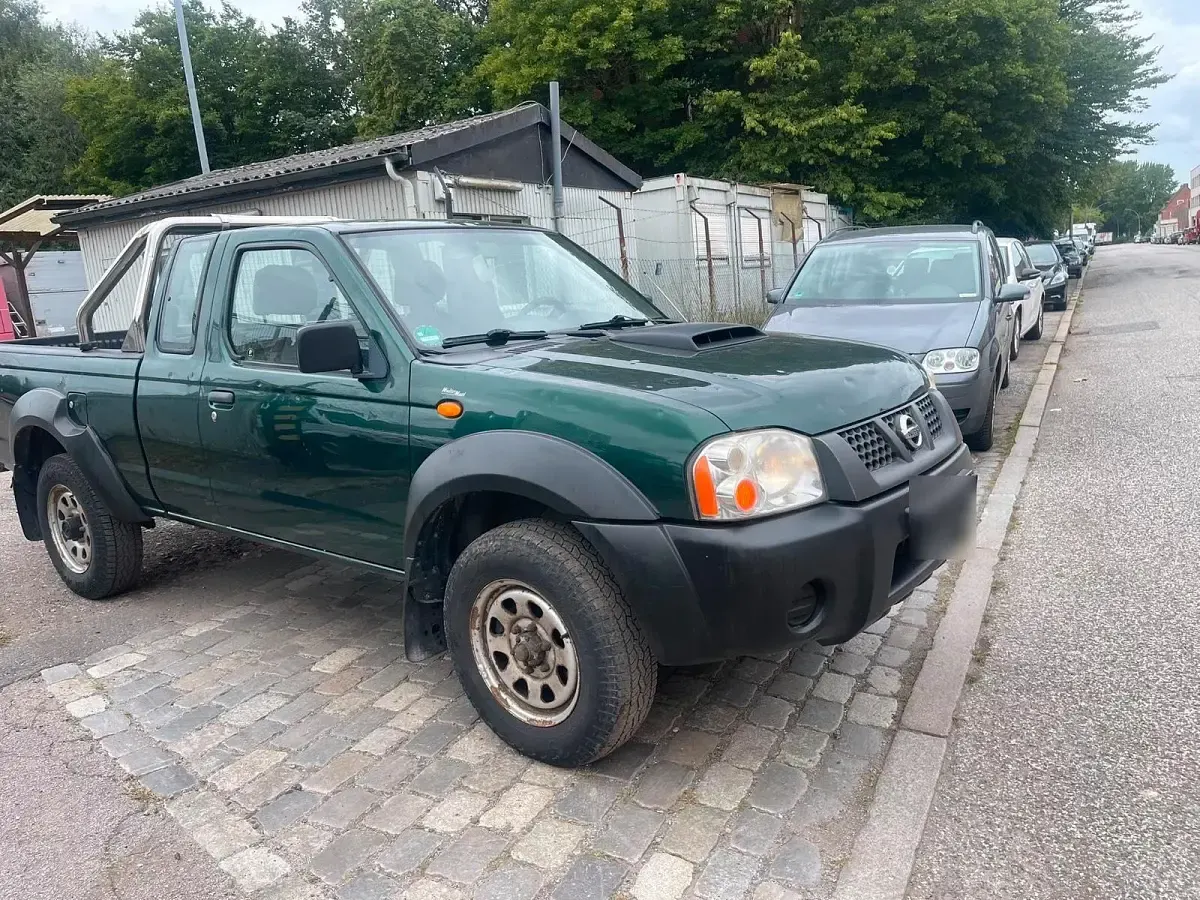 Gebraucht Nissan Navara 133 PS (97 kW) 2009 Grün Pickup