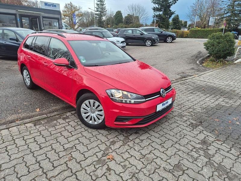 Rot Gebraucht 2018 VW Golf VII Trendline Kombi | 11.999 € (Fairer Preis) - Bild 1/4