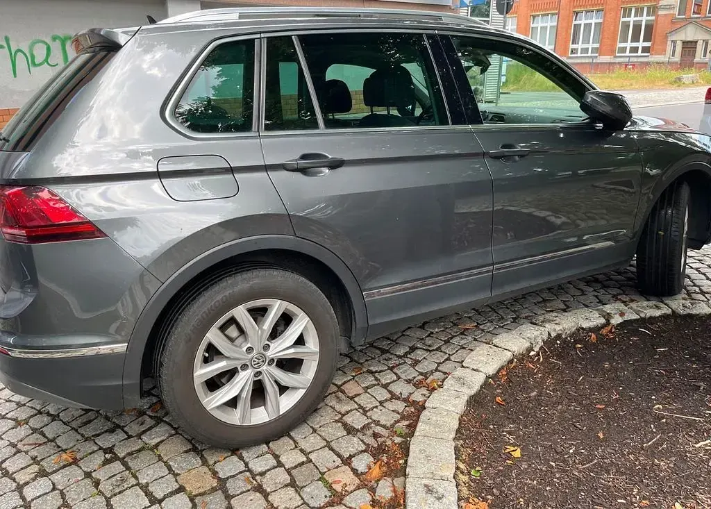 Gebraucht VW Tiguan Highline 179 PS (131 kW) 2016 Grau SUV