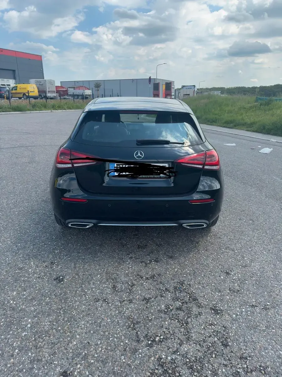 Gebraucht Mercedes A180 Progressive 136 PS (100 kW) 2019 Schwarz Limousine