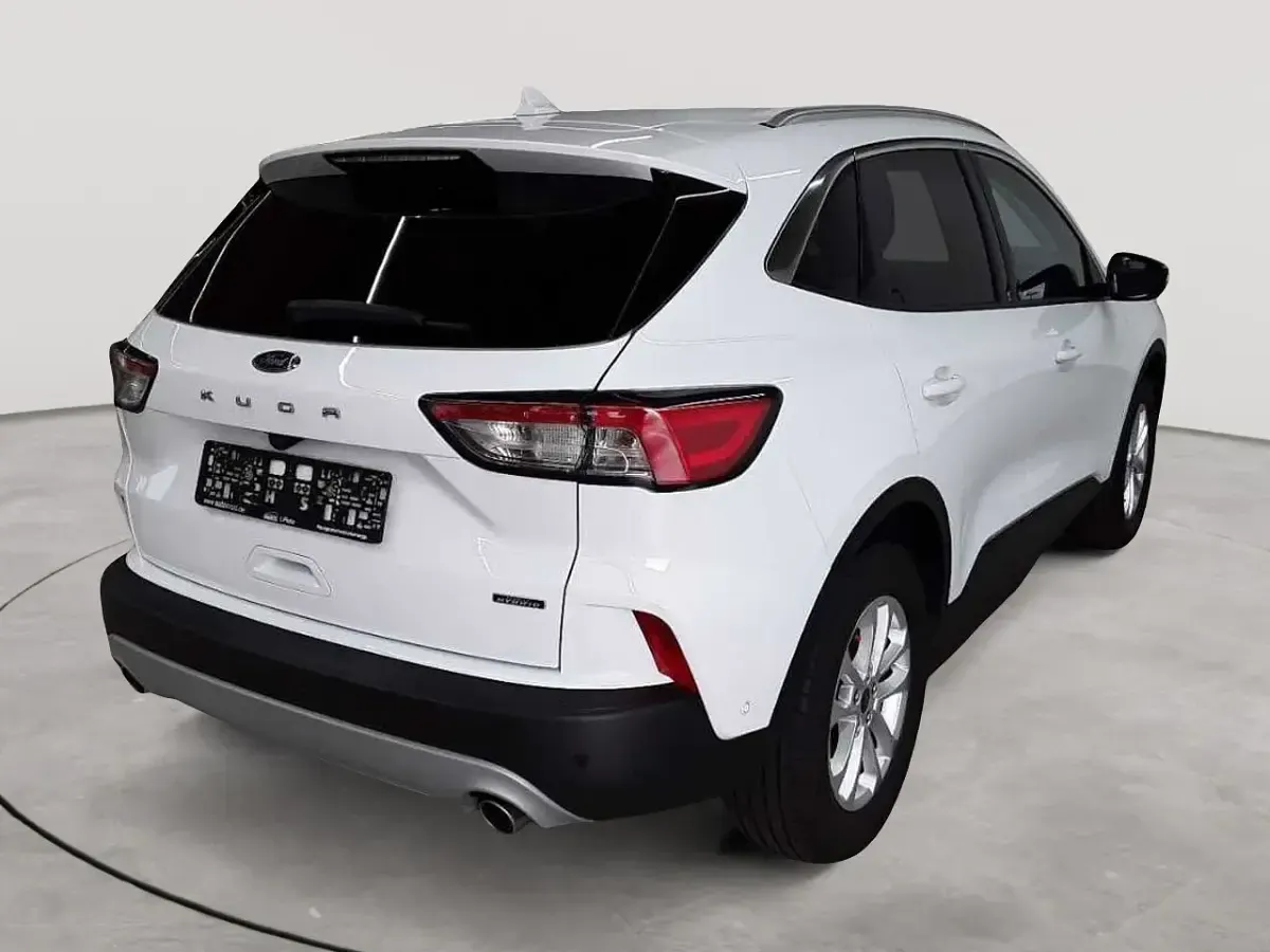 Gebraucht Ford Kuga Titanium 152 PS (111 kW) 2023 Frozen white SUV