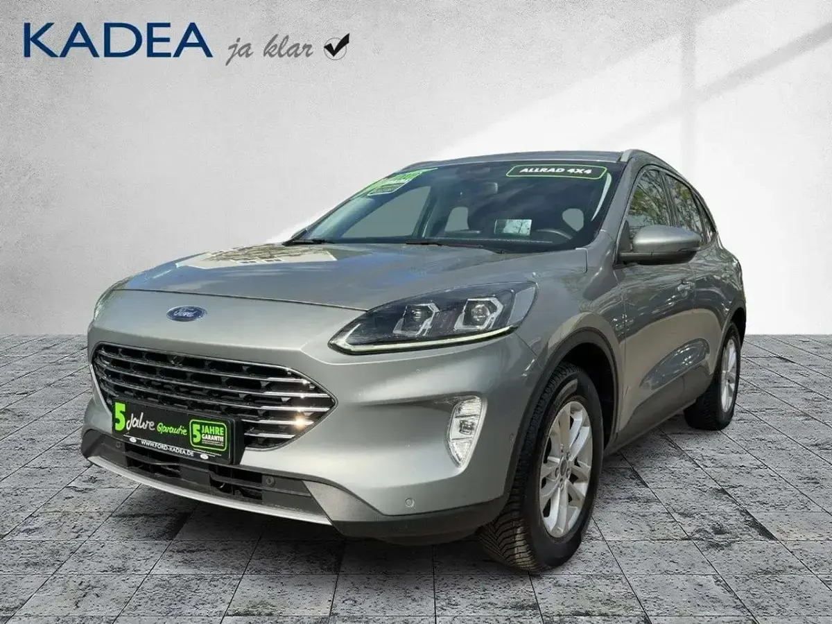 Usado Ford Kuga Titanium 190 HP (139 kW) 2021 Prateado SUV