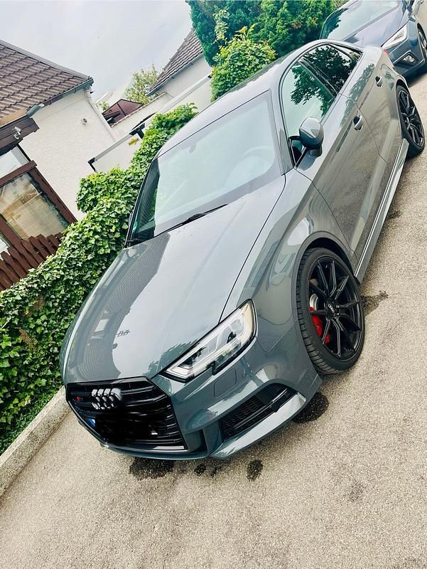 Grau Gebraucht 2019 Audi S3 Limousine | 30.500 € (Superpreis) - Bild 1/4