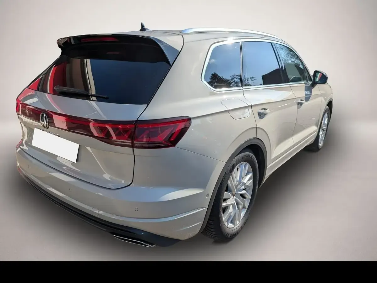 Gebraucht VW Touareg Elegance 231 PS (169 kW) 2024 Beige SUV