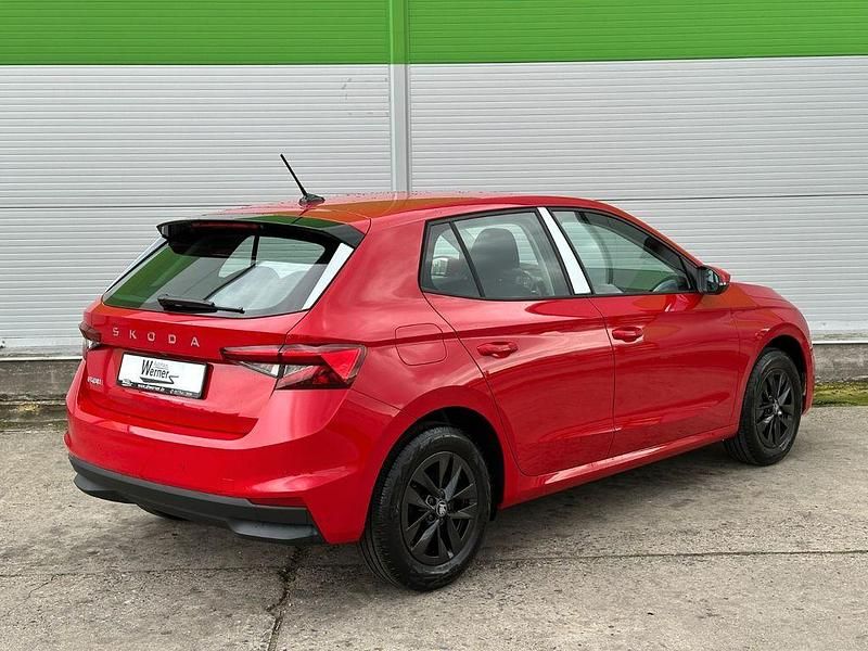 Neu Skoda 105 95 PS (69 kW) 2026 Rot Limousine