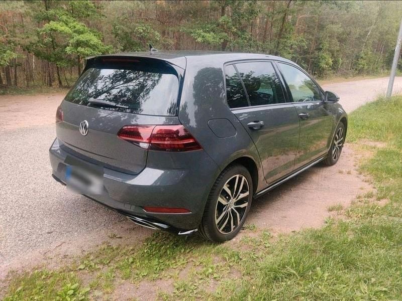 Gebraucht VW Golf VII Highline 150 PS (110 kW) 2019 Grau Limousine