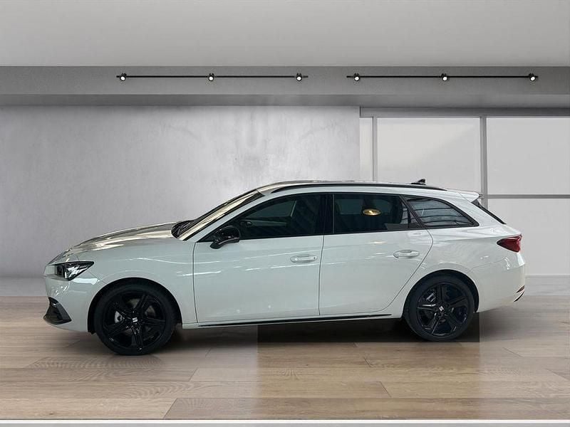 Używany Seat Leon Black Edition 150 KM (110 kW) 2026 Biały Sedan/Limuzyna