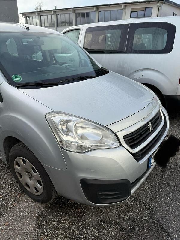 Silber Gebraucht 2017 Peugeot Partner Tepee Van / Kleinbus | 6.200 € (Guter Preis) - Bild 1/4