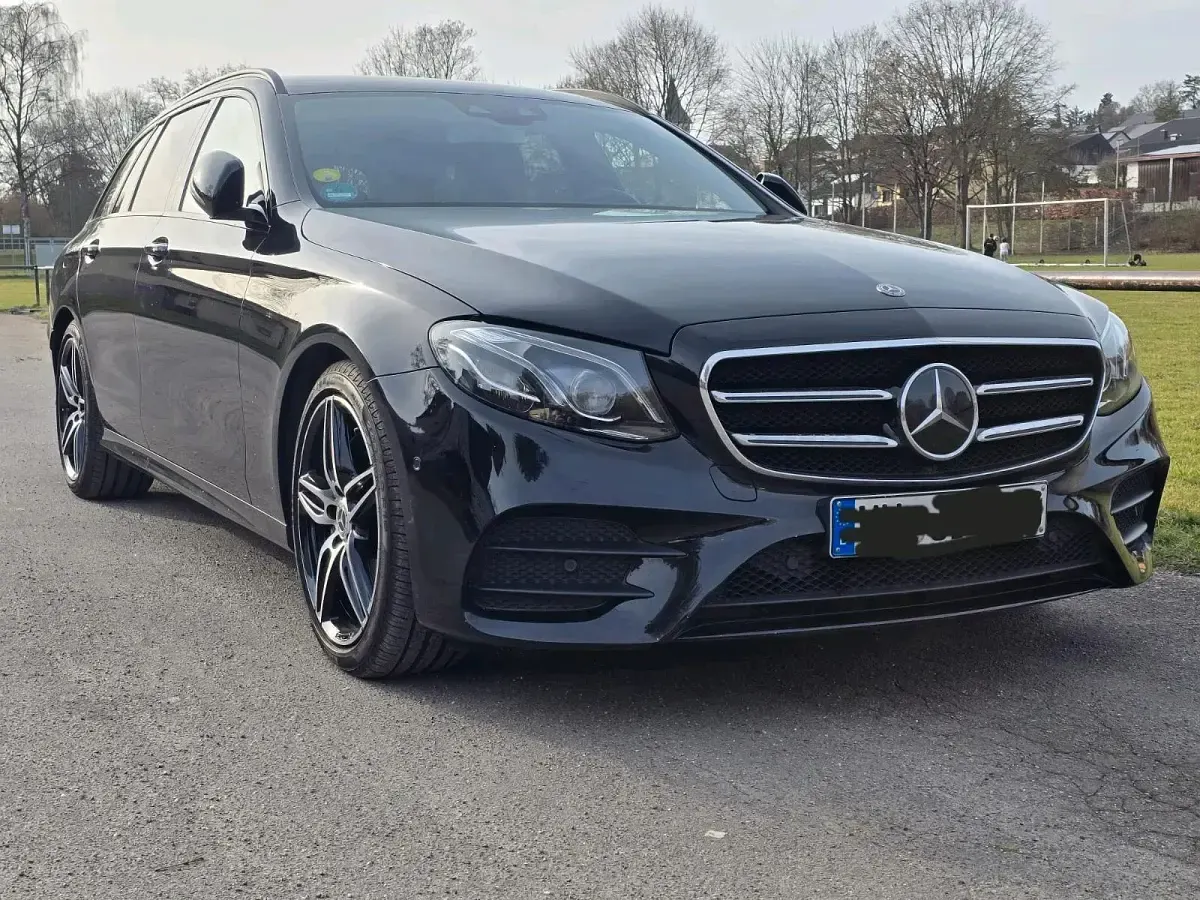 Gebraucht Mercedes E300 AMG 245 PS (180 kW) 2019 Schwarz Kombi
