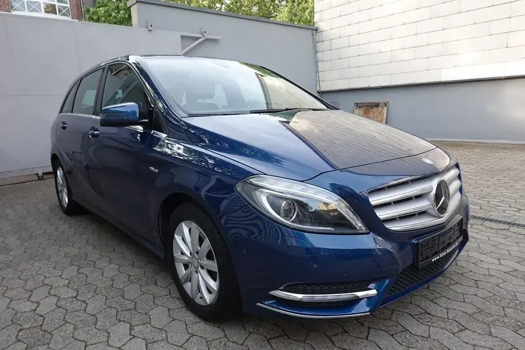 Gebraucht Mercedes B180 122 PS (89 kW) 2012 Blau Kleinwagen