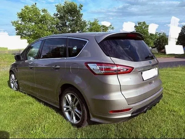 Gebraucht Ford S-MAX Titanium 179 PS (131 kW) 2017 Silber Van / Kleinbus
