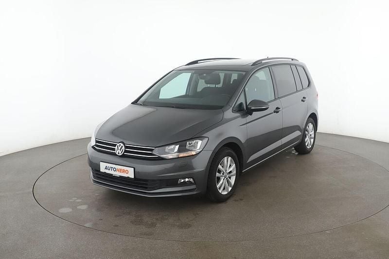 Grau Gebraucht 2018 VW Touran Comfortline Van / Kleinbus | 20.820 € (Fairer Preis) - Bild 1/3